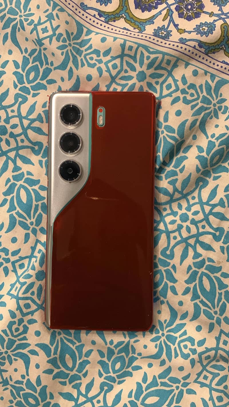 camon 40 pro 4