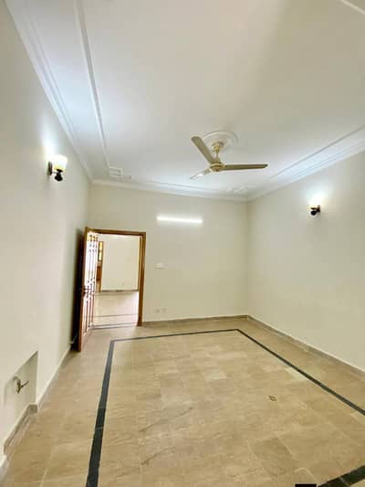 E-11 10marla gruand porshan available for rent in E-11 Islamabad