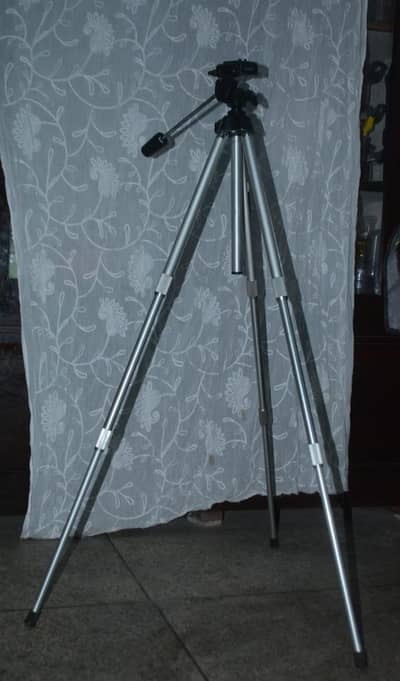 Adjustable Camera Tripod Stand for Mobile & DSLR