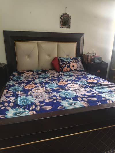 Bed set with 2 side tables ( each have 3 draws)