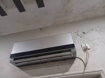 Total 10 unit Ac saf halat mai , Full chalu Hai 0302 3526058