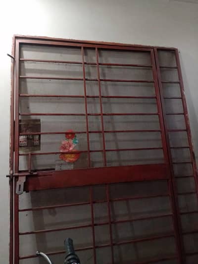 Iron gate solid gaige 7.6feet width 5feet