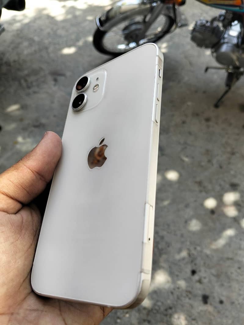 iPhone 12 0