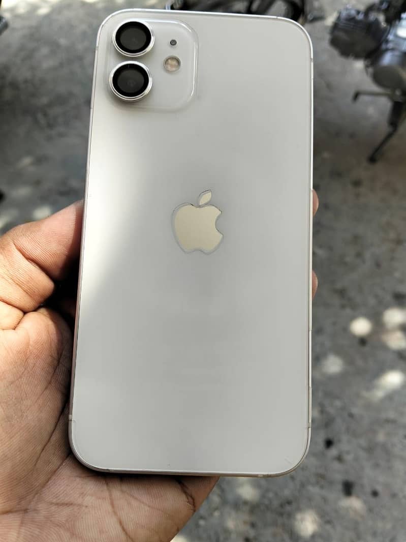 iPhone 12 4