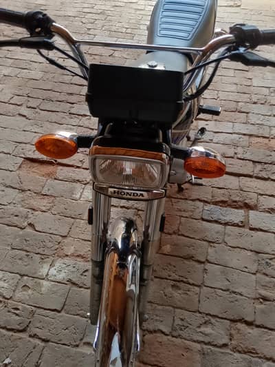 Honda cg 125 2018 model neat and clean sound brand new 03062255723