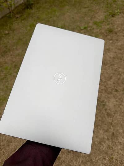 Dell 7300 condition 10/9.5 battery timing 1 day I normal use