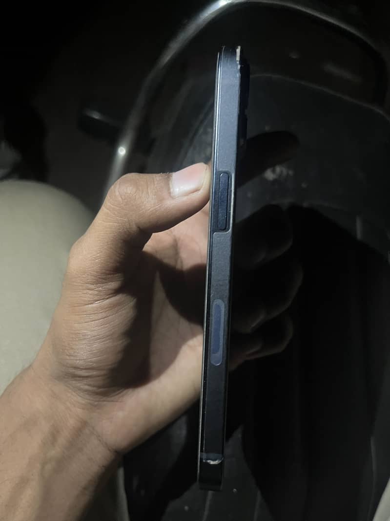 iPhone 13 4