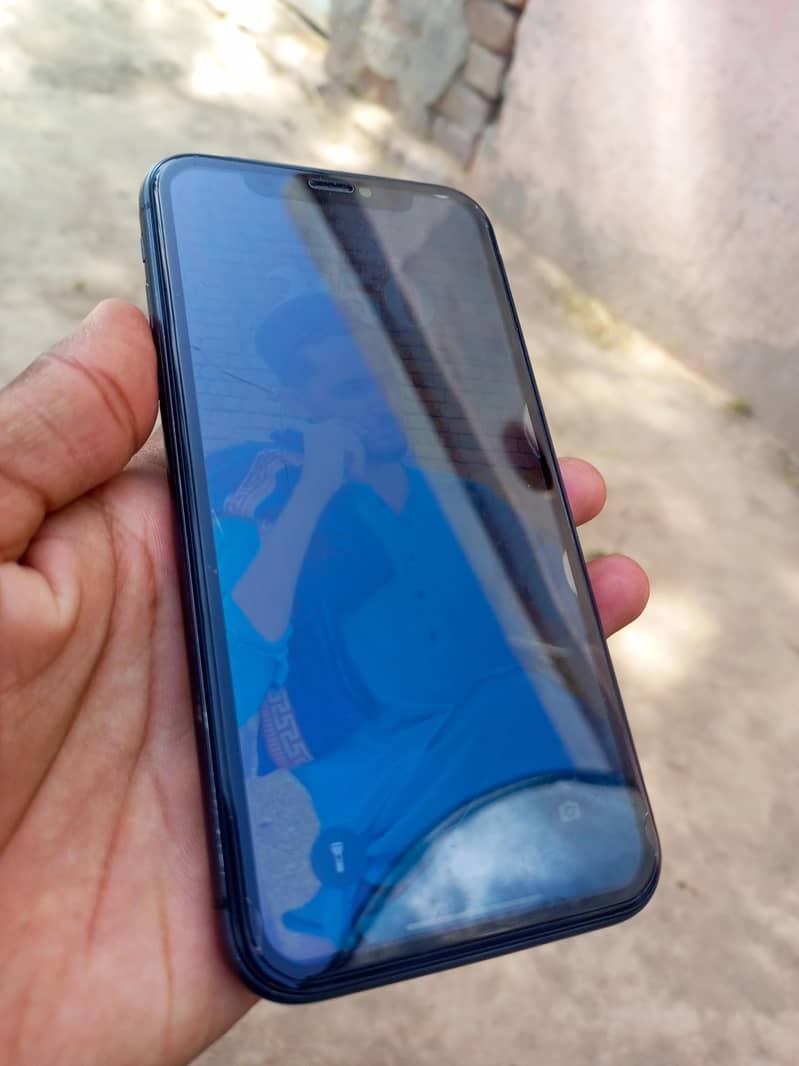iPhone 11 3