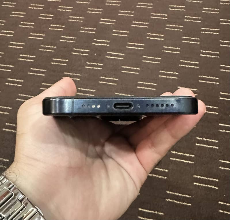 Iphone 15 pro max 4