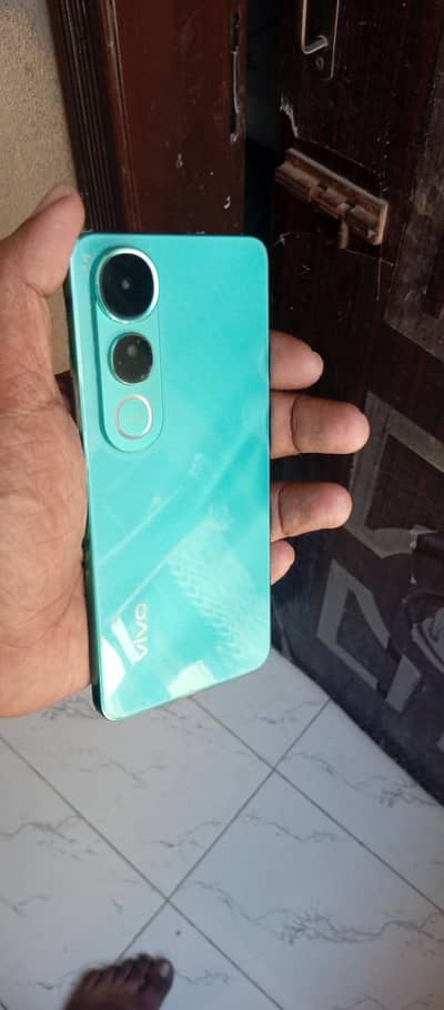 V 50 lite urgent Sale