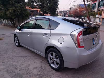 prius neat and clean home use car fule average 22 to 25abs batry oky