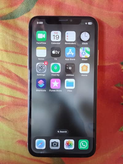 iPhone x 256 GB battery on service