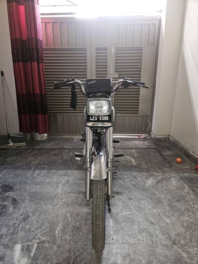 honda 125 12 model 10/9 condition  with clear documents