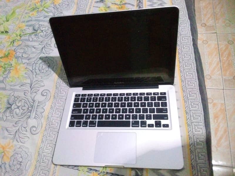 Apple MacBook Pro 0