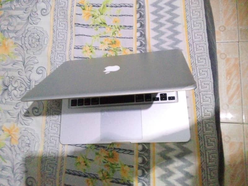 Apple MacBook Pro 2