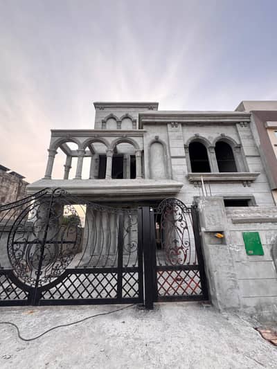 10 Marla Grey Structure House for Sale in Bahria Orchard Phase 1 Northern Block 5 Beds