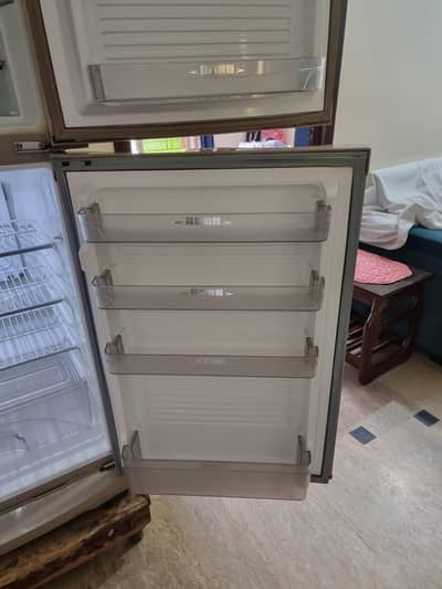 Dawlance fridge medium size