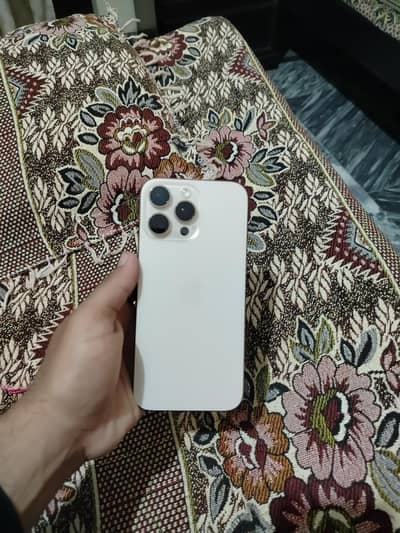 Selling iphone 16 pro max Jv
