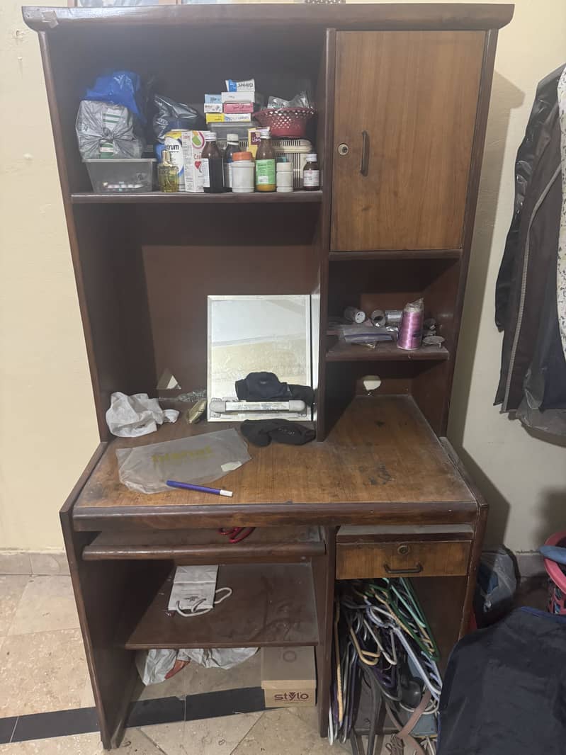 Wardrobe Table 0
