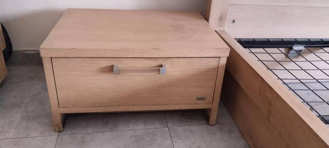 Bedset with Dressing table, 2 side tables and a 3 door cabinet