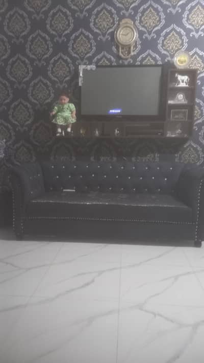 3 seater sofa nd 2chair table set