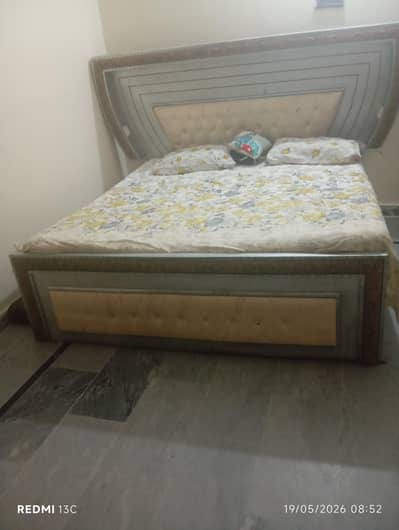 bed without mattress