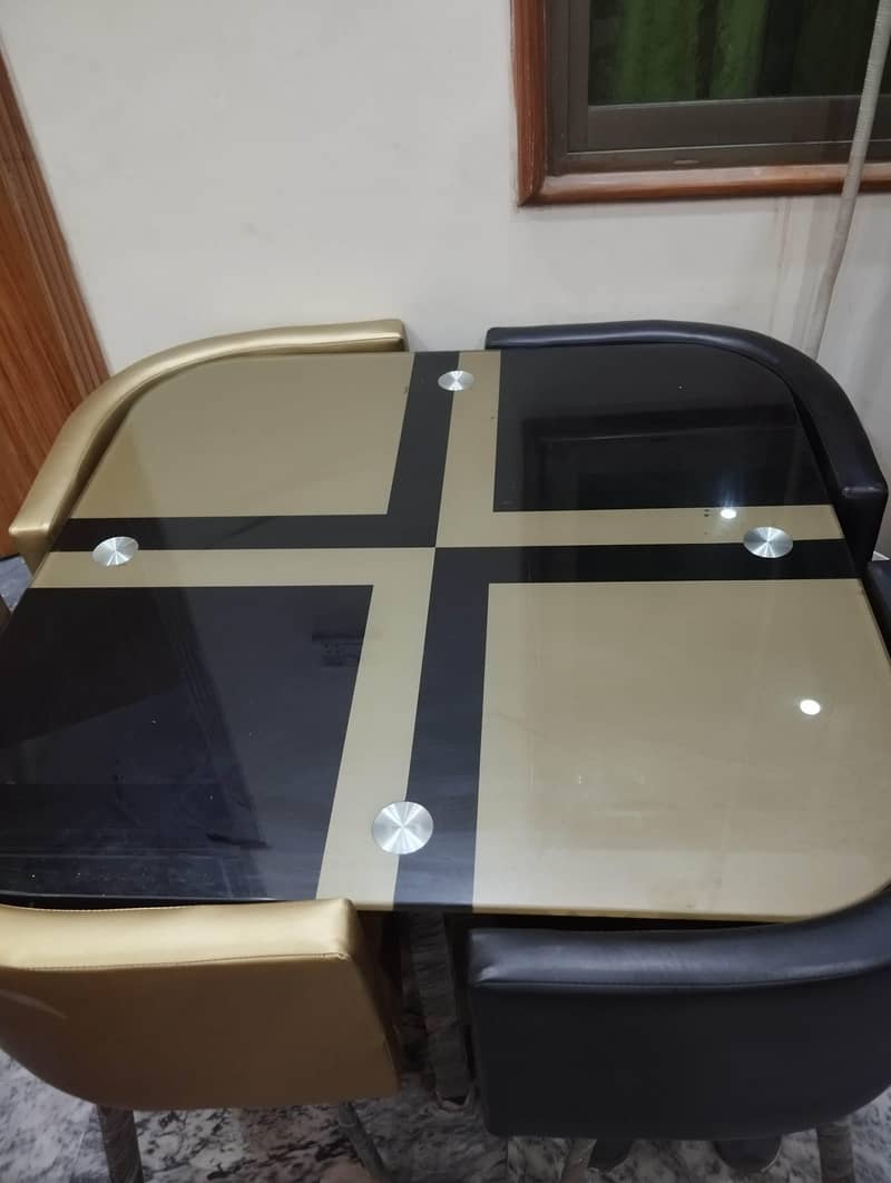 Dinning table 0