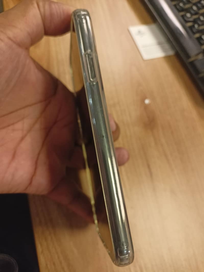 iPhone 11 Pro Max 4