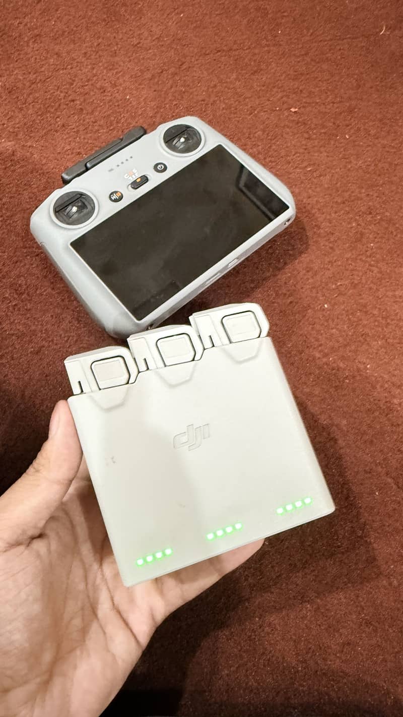 Dji Mini 4 Pro Fly More Combo with Smart Controller 1