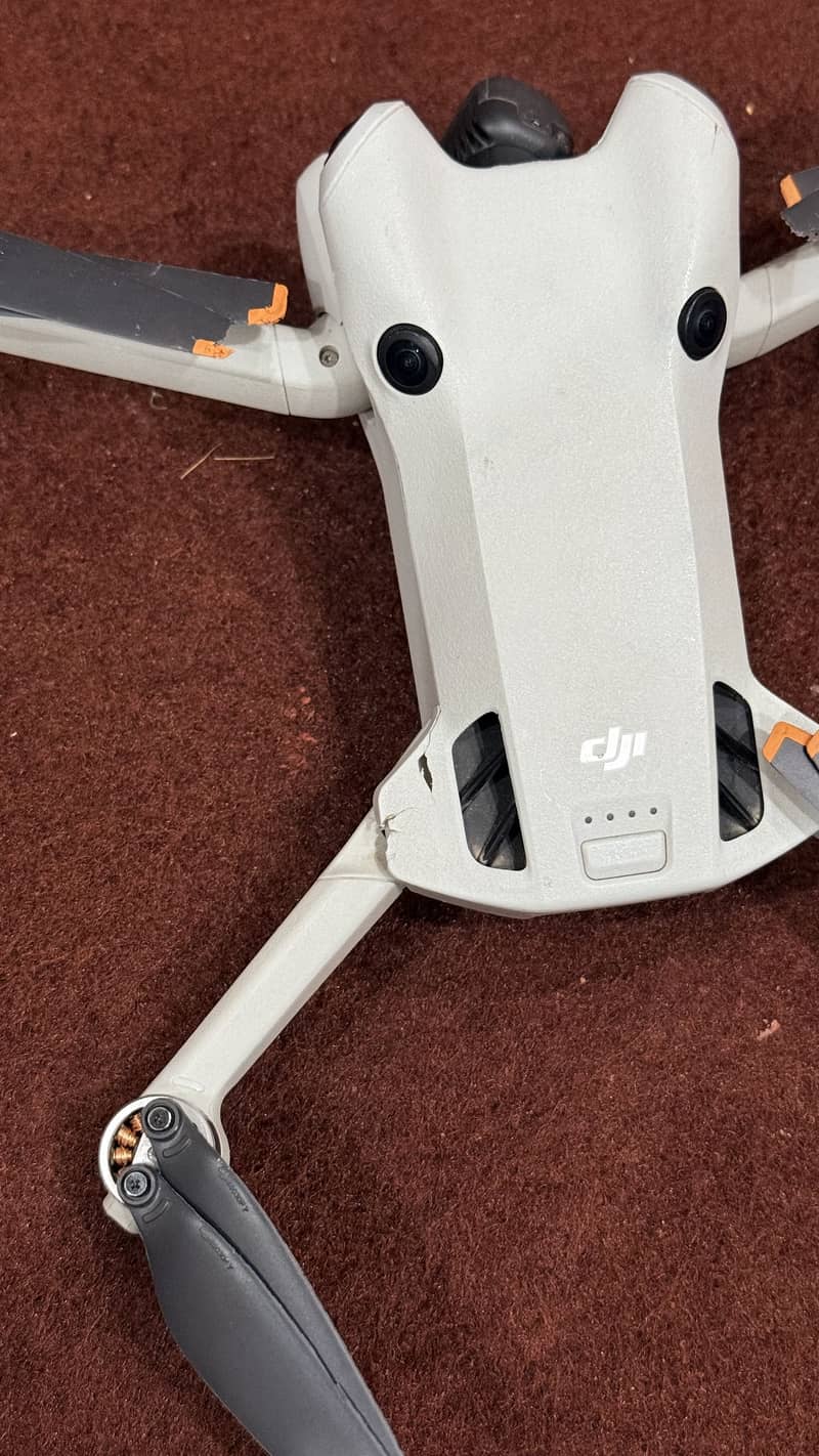 Dji Mini 4 Pro Fly More Combo with Smart Controller 8