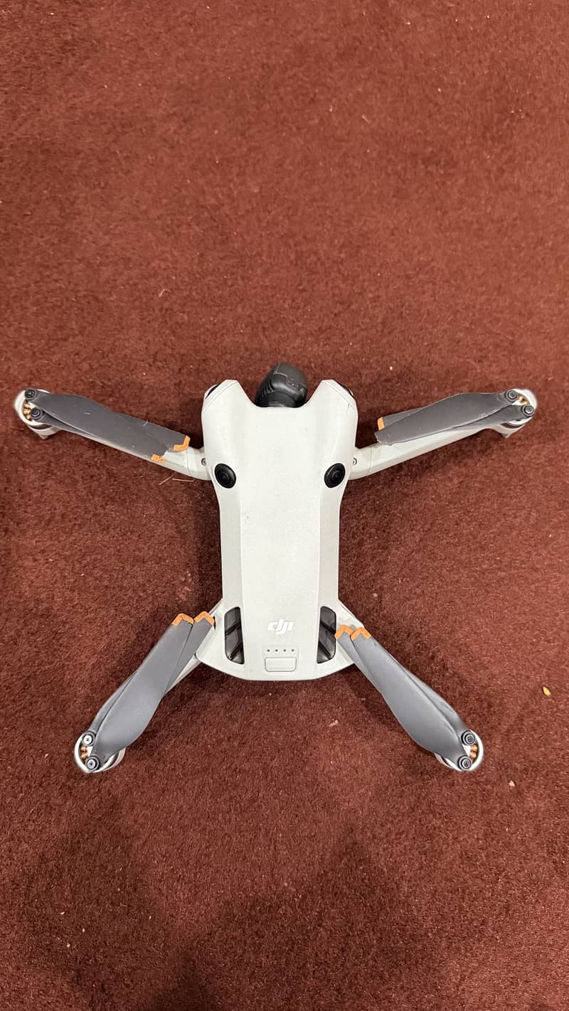 Dji Mini 4 Pro Fly More Combo with Smart Controller 9