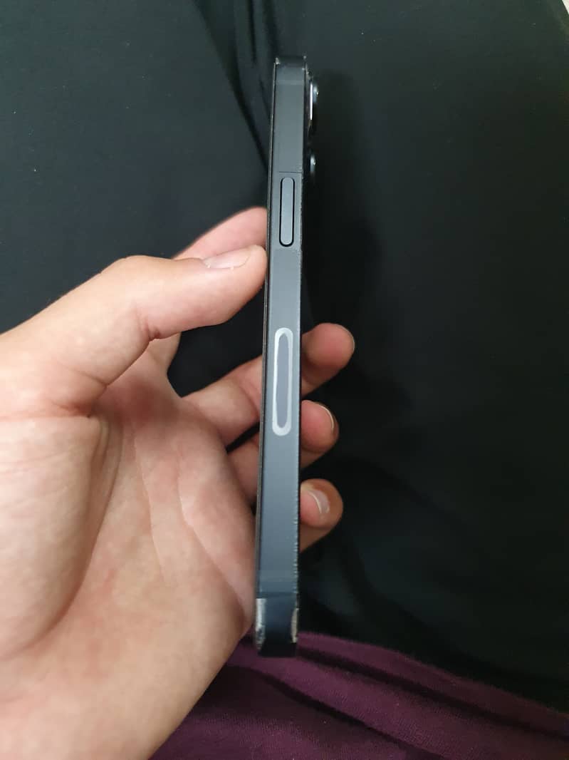iPhone 14 3