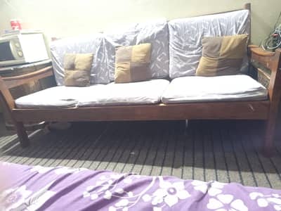 5 seated wooden sofa in good condition