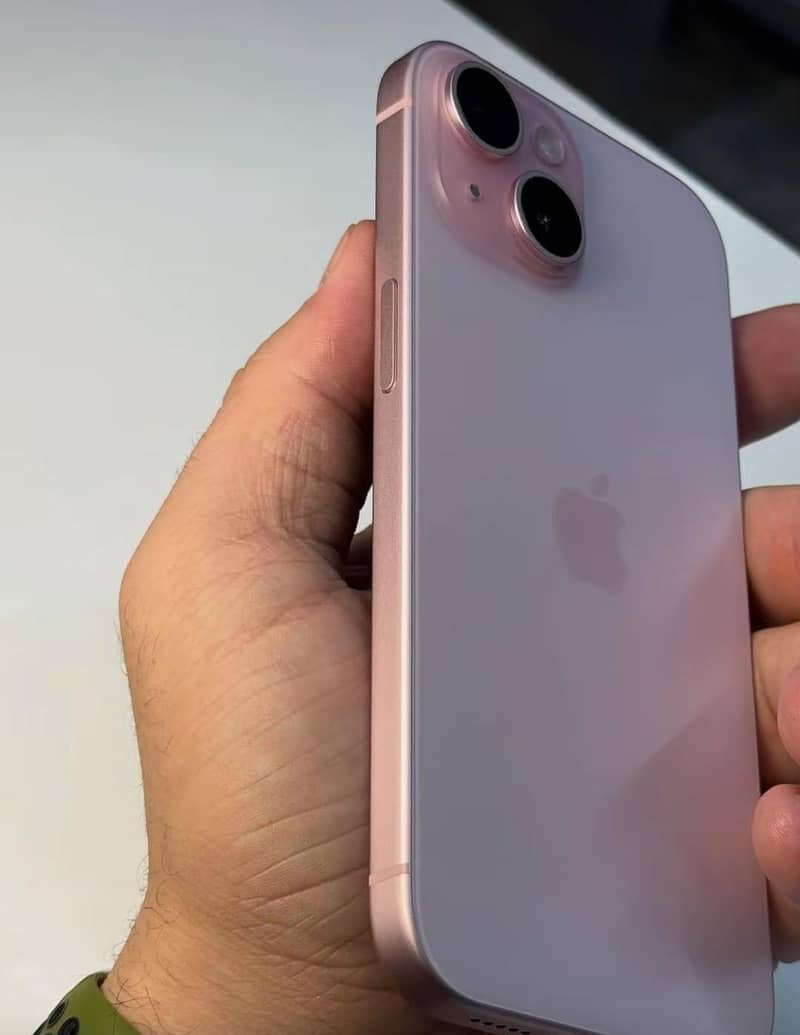 iPhone 15 2