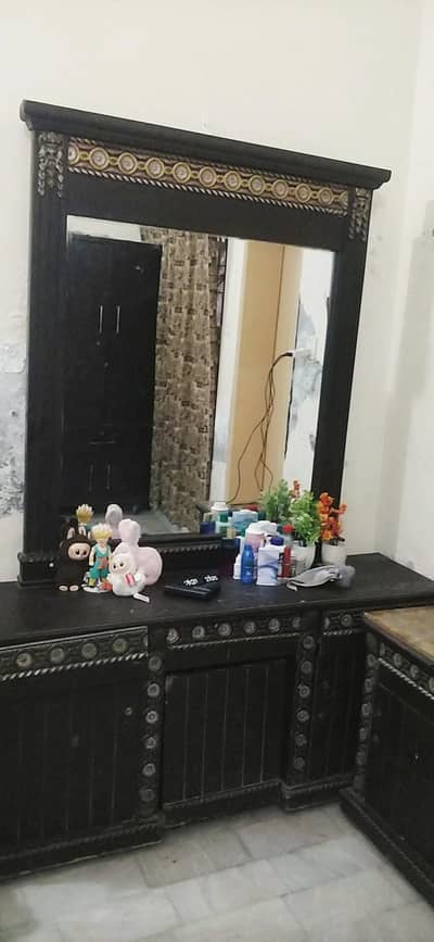 Dresser and drawers