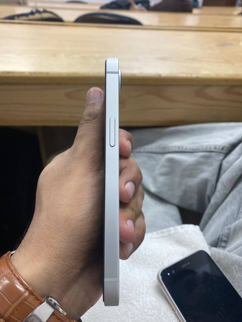 iPhone is 16e jv 1