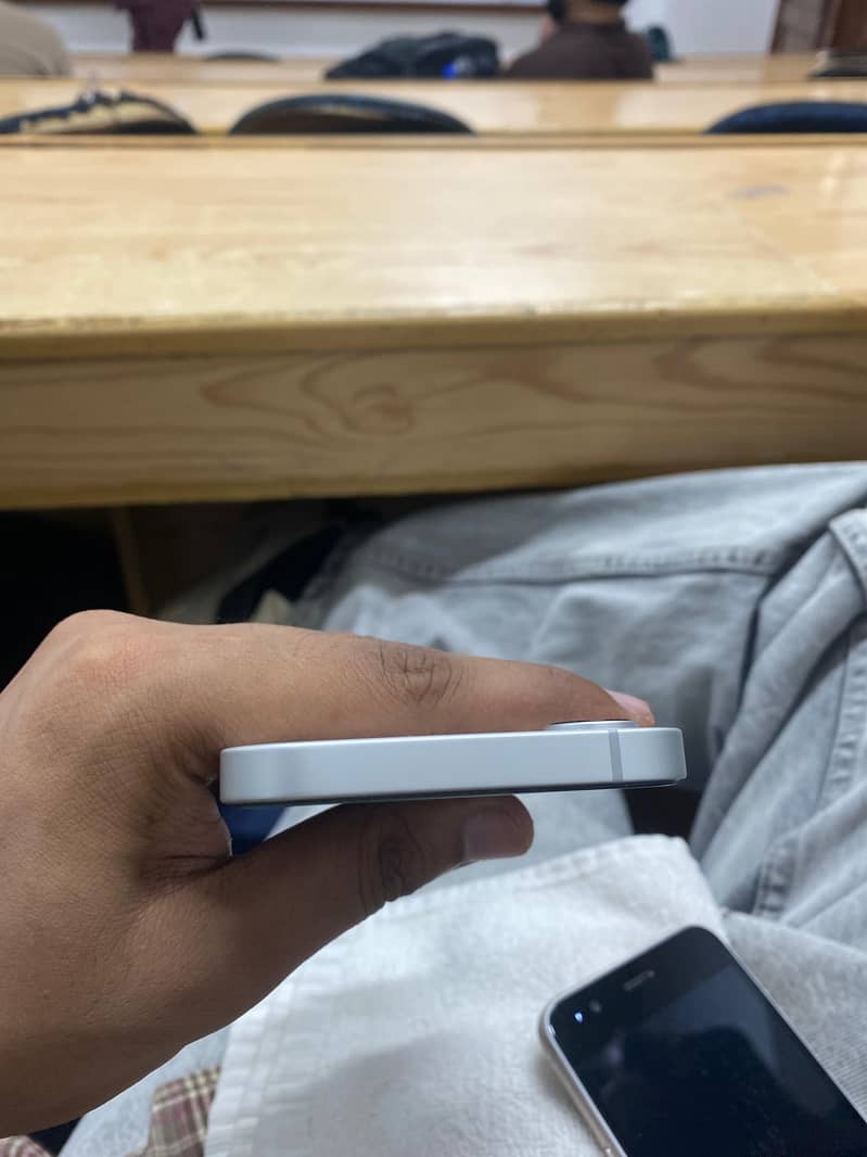 iPhone is 16e jv 3