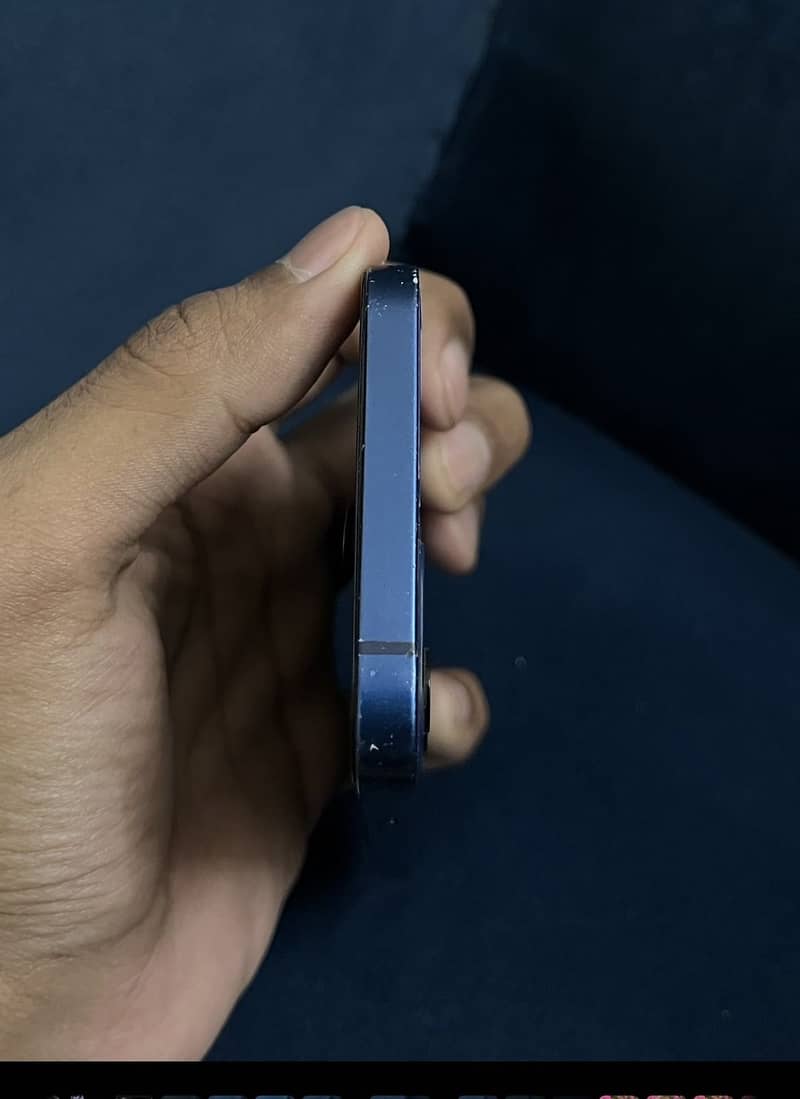 IPhone 12 4