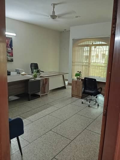 01 KANAL COMMERCIAL OFFICE USE UPPER PORTION FOR RENT IN JOHAR TOWN LAHORE