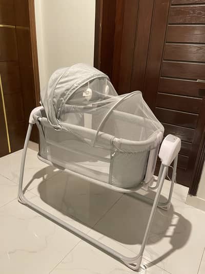 Baby electric swing cradle/bassinet