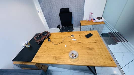 Office Executive Table 1 month Used