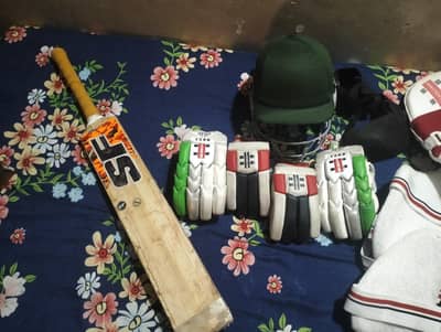 cricket kit in good condition