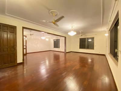 Investor Alert F8 666 Syd Beautiful Build House Margalla Facing 5bed Drawing and dining TV Lounge Kitchen with Sqtr Front Open with Front Green Belt CDA Transfer