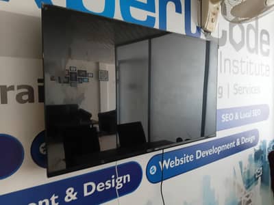 Only 1 month used LCD in office  available for sale