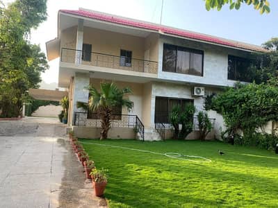 Investor Alert 888sqy AN ELITE ADDRESS: PRIME F-8 MANSION, 5 bed, big Lawn on Sale