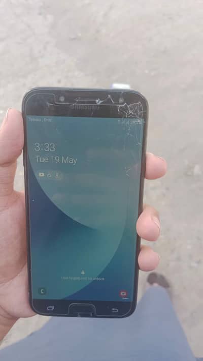 samsung galxcy j7 pro 3gb 32gb pta offiecl  aproved