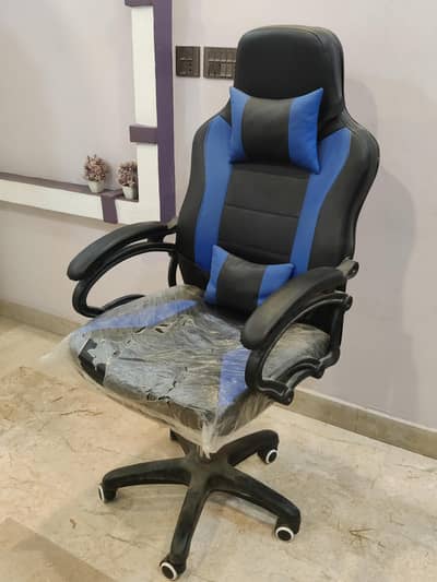 GAMING CHAIR IN BLUE AND BLACK COLOR