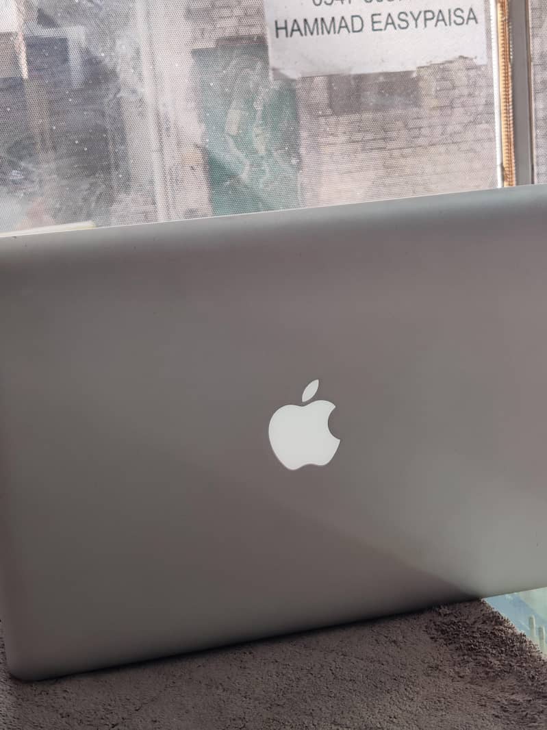 Apple laptops 1