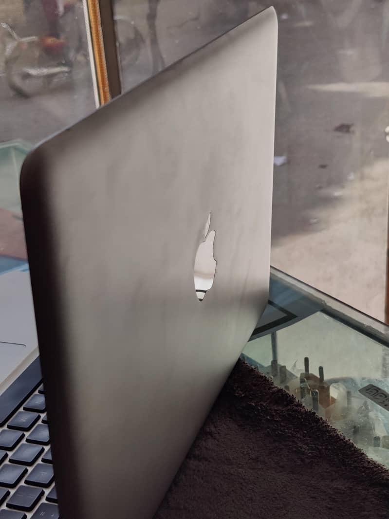 Apple laptops 7