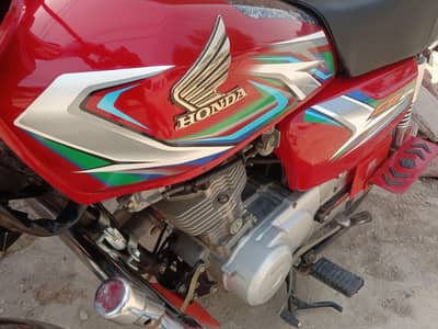 Honda 125 2023 model total genuine condition 10/10 documents clear